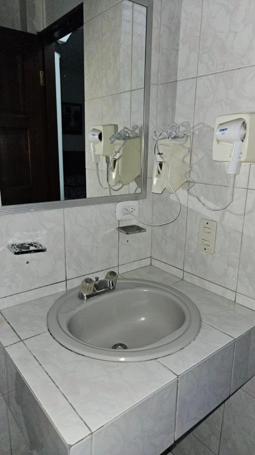Hotel Valladolid Heredia Kültér fotó