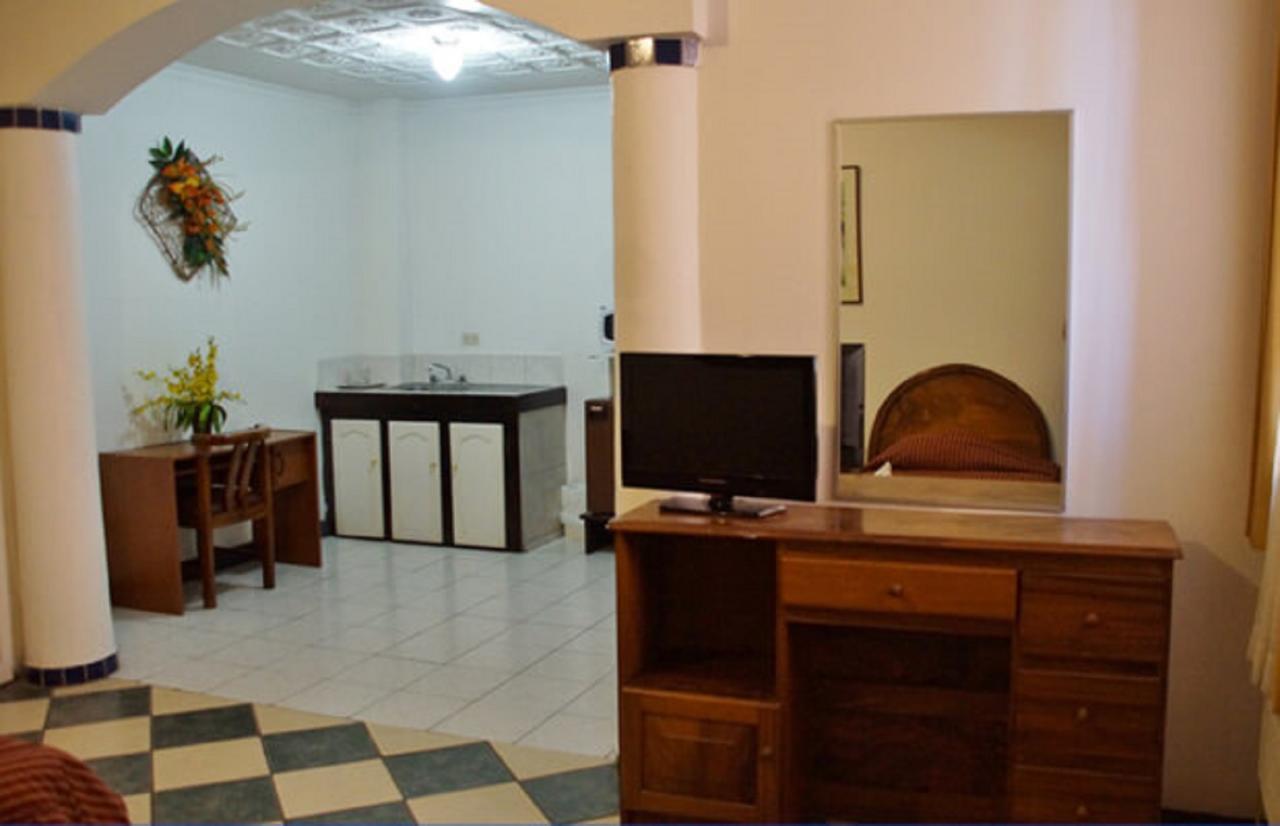 Hotel Valladolid Heredia Kültér fotó